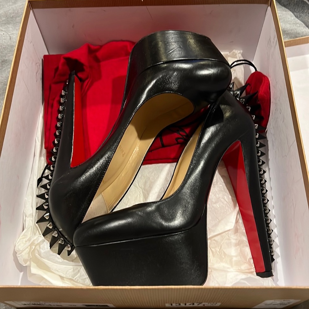 ***RED BOTTOMS***❤️🖤 Christian Louboutin ELECTROPUMPS {AUTHENTIC}